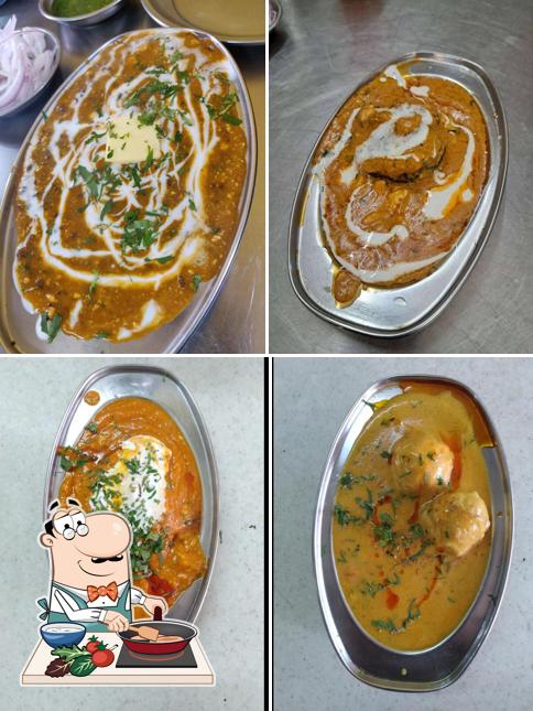 Chicken curry at Ganpati Bhoj