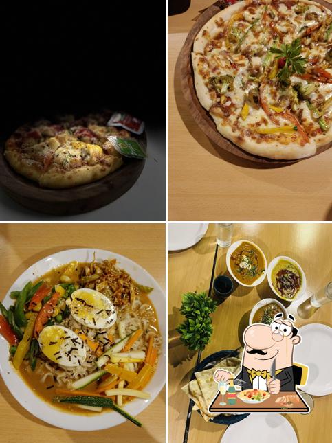 Pad thai at Cafe De Roma