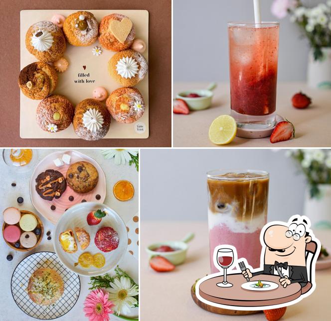 Meals at Table for Tous