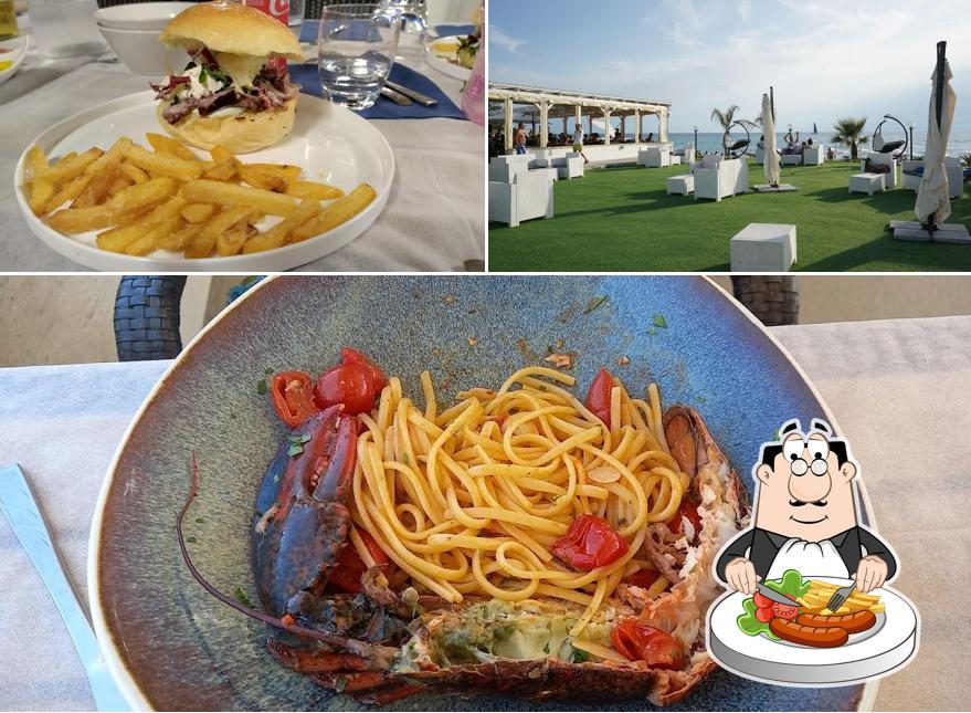 La immagine della cibo e esterno di Corsaro Beach Club