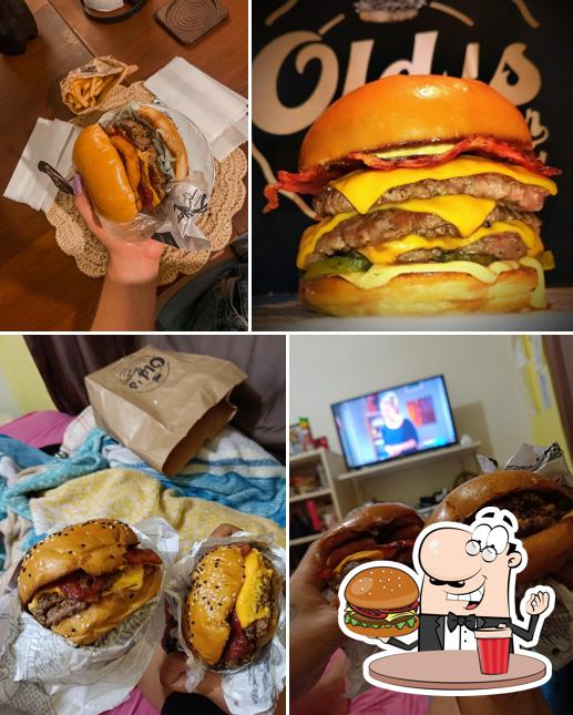 Delicie-se com um hambúrguer no Old's Burguer