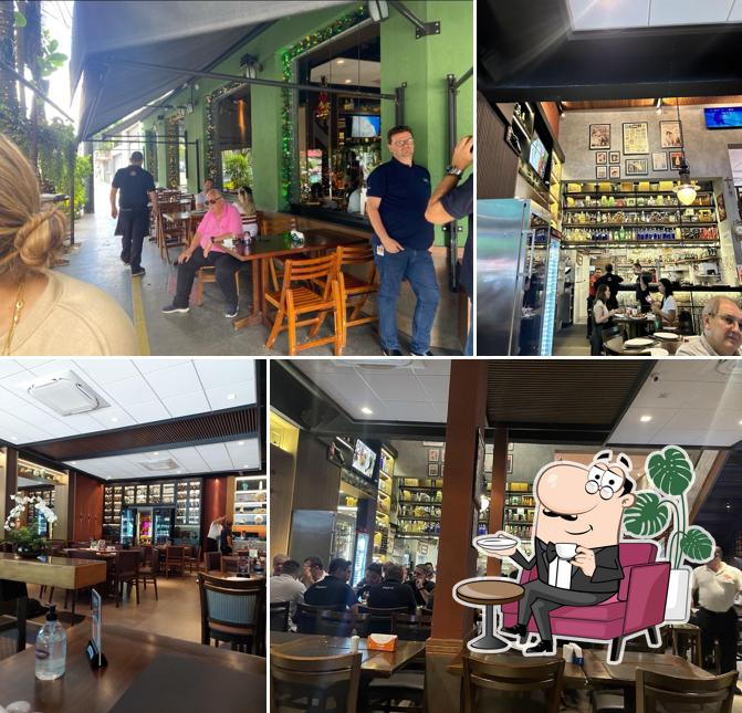 O interior do Cruzeiros Bar