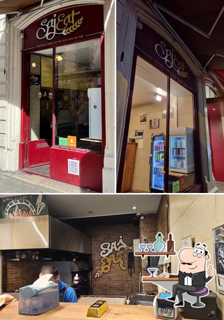 Dai un'occhiata agli interni di Saj Eat