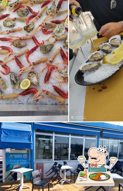 La cibo e interni del ristorante