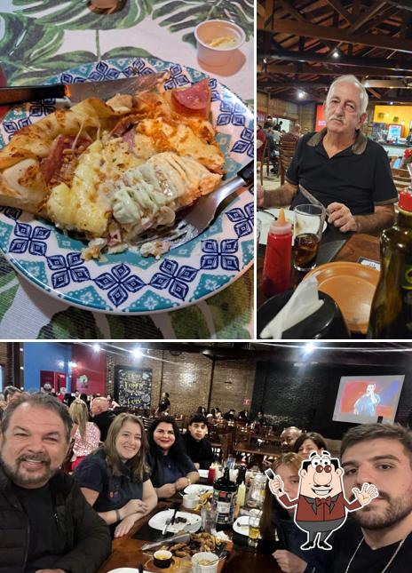 Confira a imagem ilustrando comida e interior no Bella Roma Pizza Bar