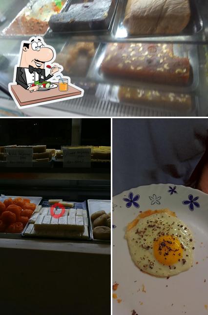 Food at MRA Bakery (Edapazhanji)