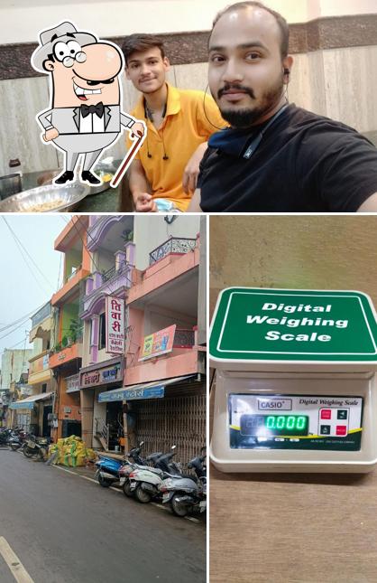 The exterior of Tiwari Dal Bati and Paratha House