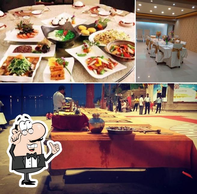 The restaurant's interior and food