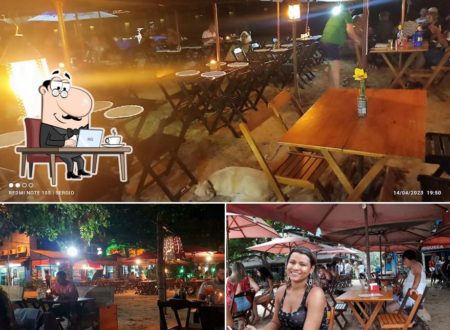 Veja imagens do interior do Restaurante Pé na Areia