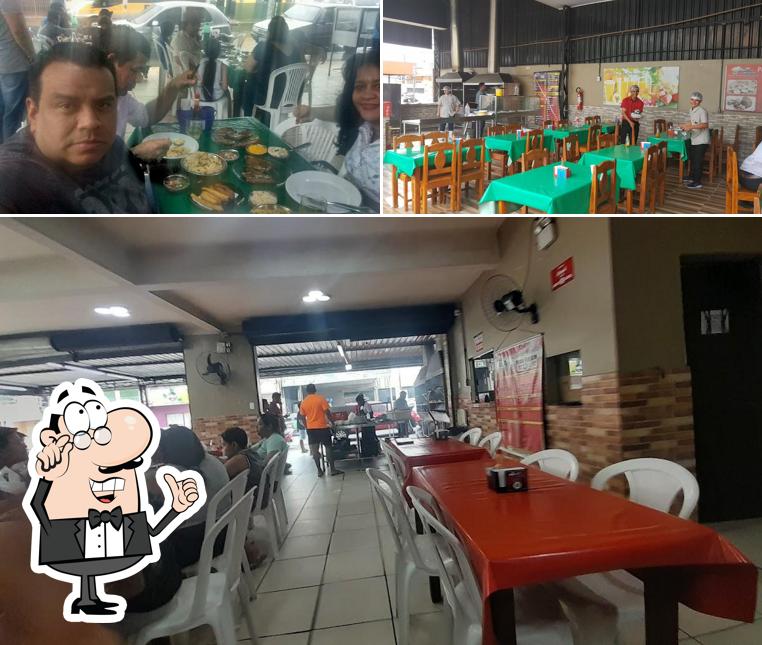 Sente em uma das mesas no Peixaria e Churrascaria Rei do Baião