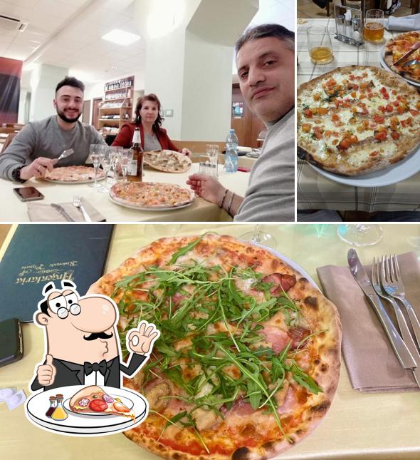 Prenditi una pizza a Ristorante Pizzeria Argentaria