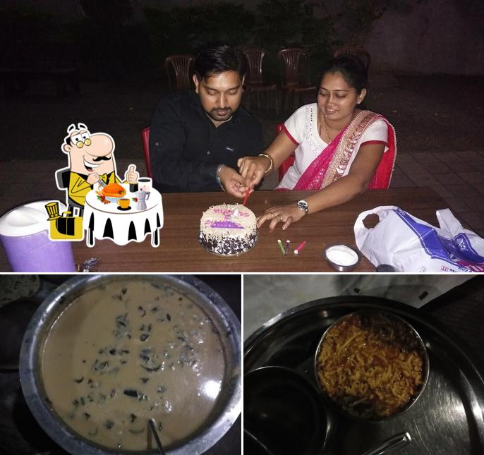 Food at Murlidhar Kathyawadi Hotel (Pure Vegetarian)
