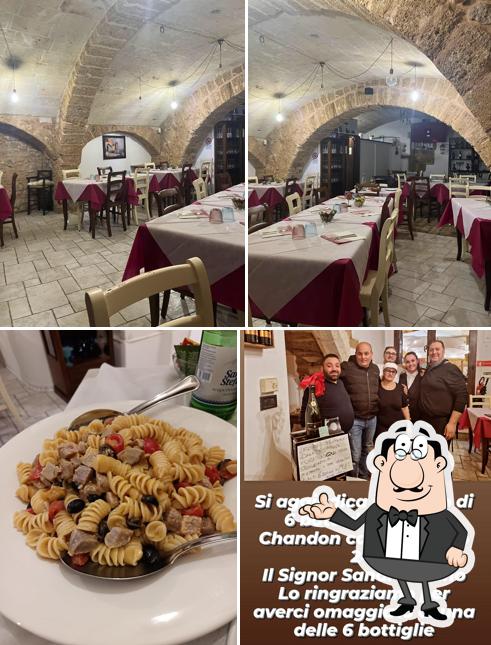 Siediti a un tavolo di Trattoria da nonna Cochia