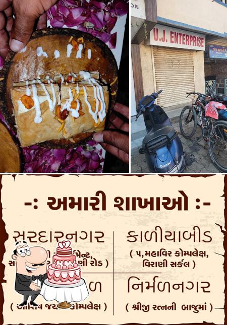 Dharmnandan live puff house has a space to hold a wedding dinner