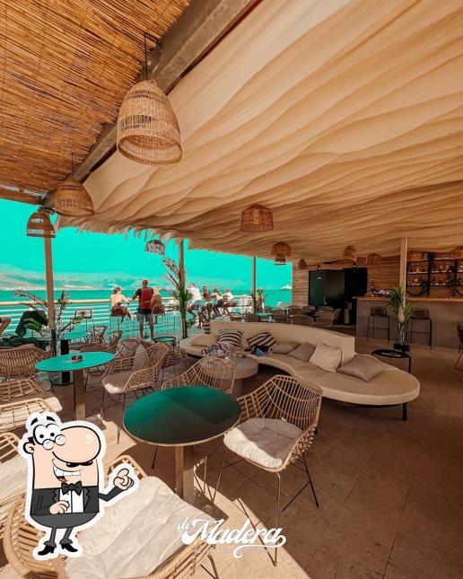Gli interni di de Madera Beach Bar & Club