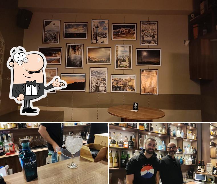 Dai un'occhiata agli interni di Distilloshop