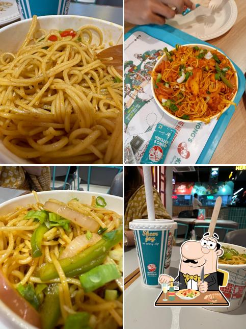 Pad thai at Hong's Kitchen Pad thai at Hong's Kitchen