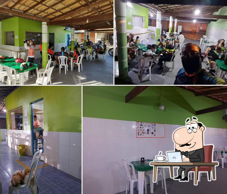 O interior do Ponto Caldo de Cana & Açaiteria