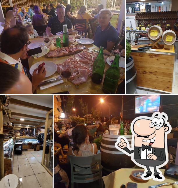 Gli interni di Enoteca il Tino