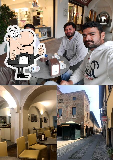 Guarda questa foto di Il caffè di via Colleoni