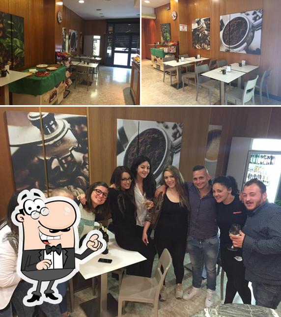 Dai un'occhiata agli interni di Mekico Caffe'