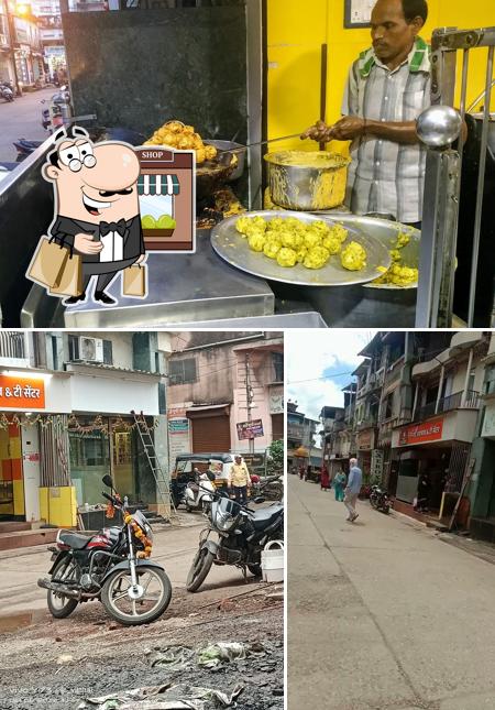 The exterior of Bhau Wada Pav