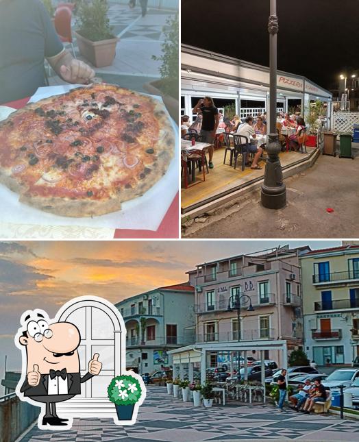 Curiosa tra l'area esterna di Pizzeria A' Cannarutia - Diamante