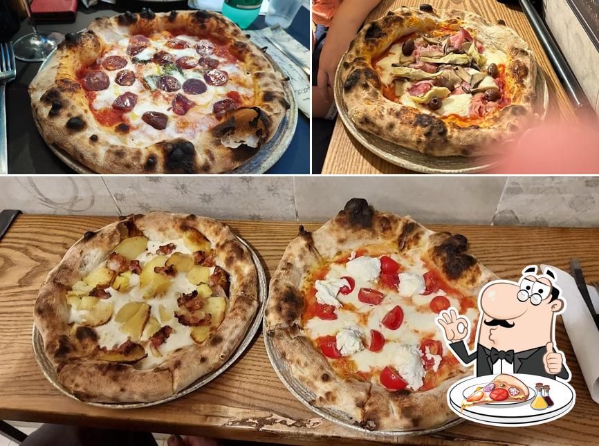 Scegli una pizza a Il Rusticone
