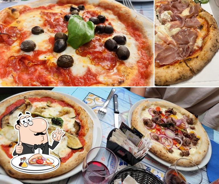 A Napulè Hamburgeria Friggitoria & Pizzeria Napoletana, puoi ordinare una bella pizza