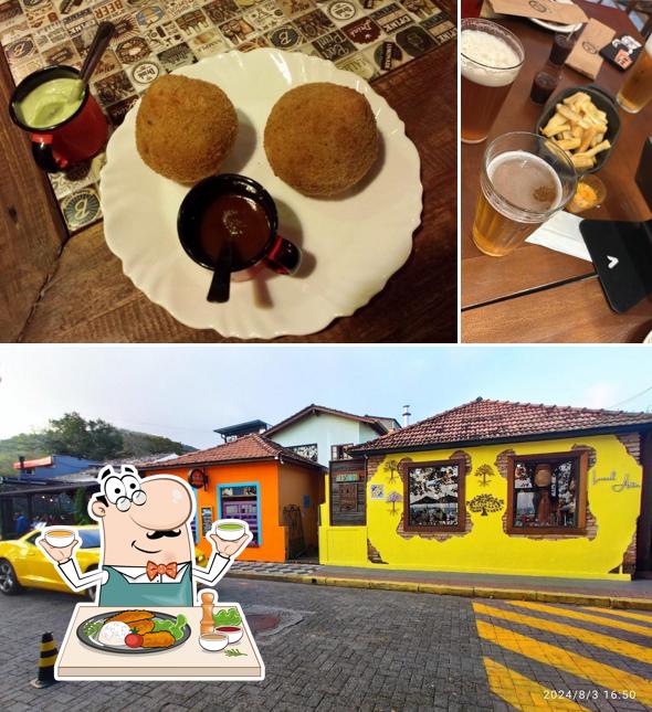 A comida e exterior do restaurante