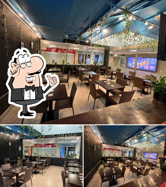 Gli interni di Au Palmier Café