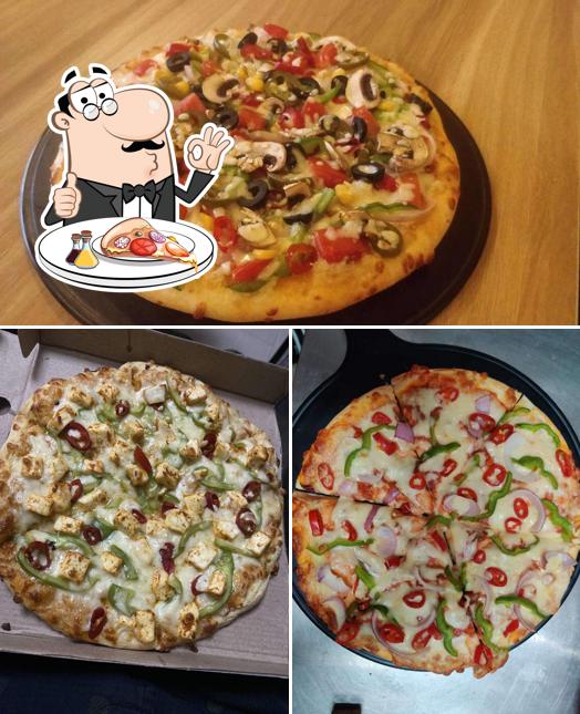 Order pizza at Cafe London