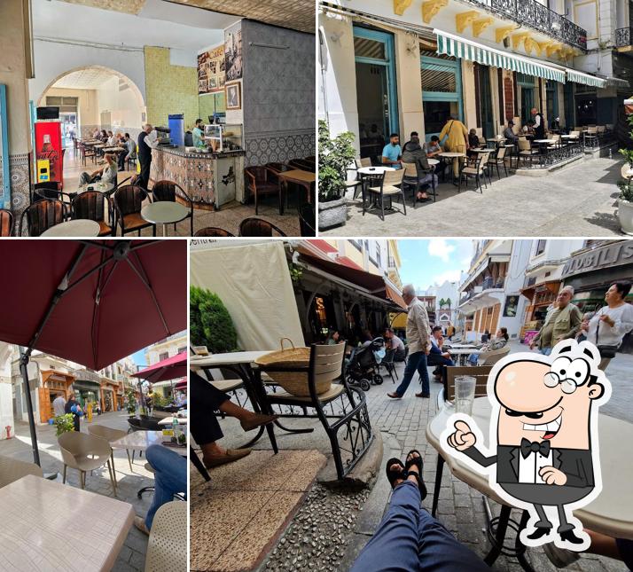 Installez-vous à l'une des tables de Café Tingis