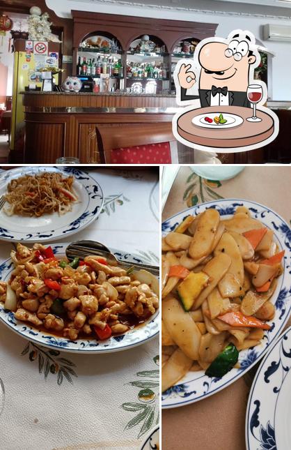 Ristorante Cinese Hua Xing si caratterizza per la cibo e bancone da bar