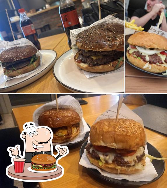 Ordina un hamburger a Food Yard