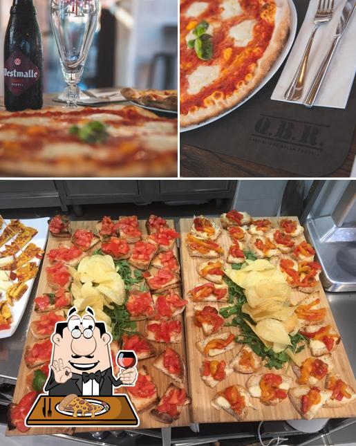 A Quei Bravi Ragazzi, puoi provare una bella pizza