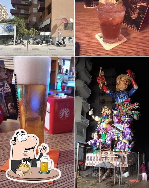 Puoi prenderti un rinfrescante bicchiere di birra chiara o scura