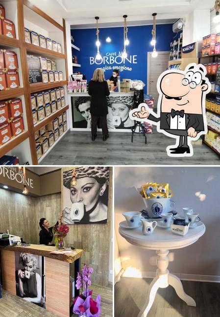 Gli interni di Il Macinino Caffè Borbone Store Canalina