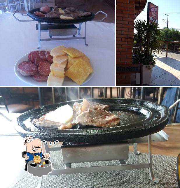 A comida e exterior do restaurante