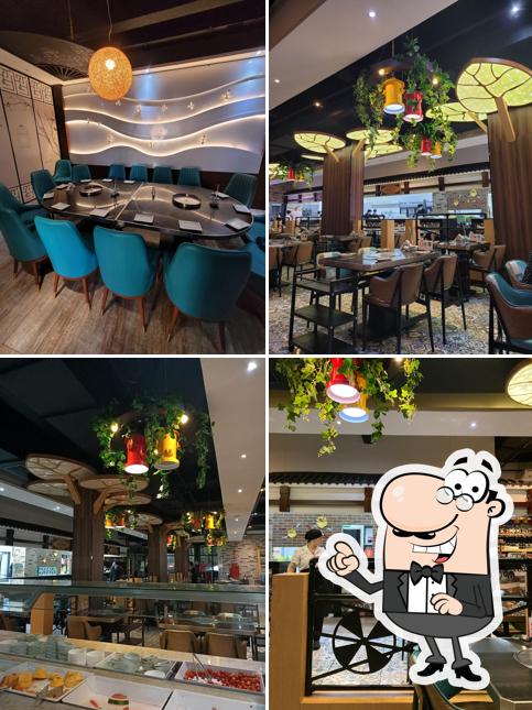 Sente em uma das mesas no Hot Pot Restaurant