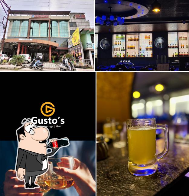 Gusto's Cafe' Lounge & Bar