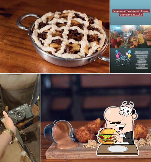 Experimente um dos hambúrgueres servidos no 75 Burguer