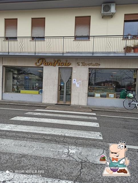 Panificio Eredi Favaretto Cesare & C. S.A.S di Favaretto P. offre un'ampia selezione di dolci