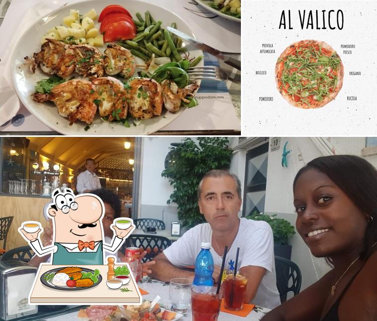 La cibo e interni del ristorante