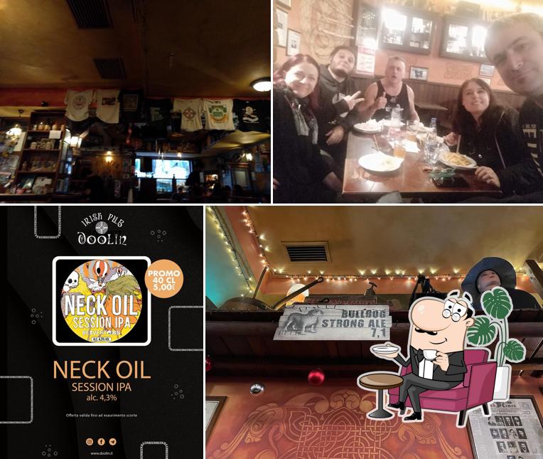 Dai un'occhiata agli interni di Irish Pub Doolin