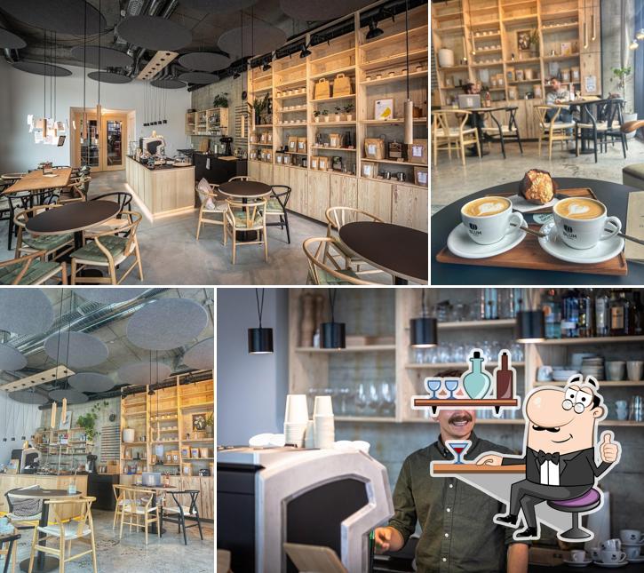 Gli interni di BLUM Kaffee roastery and cafe