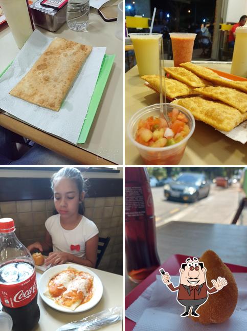 Comida em Gallo Salgaderia