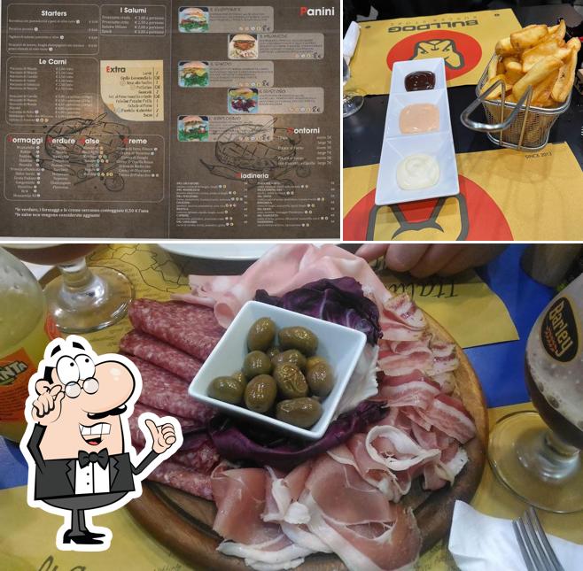 Gli interni di Bulldog Burger Store