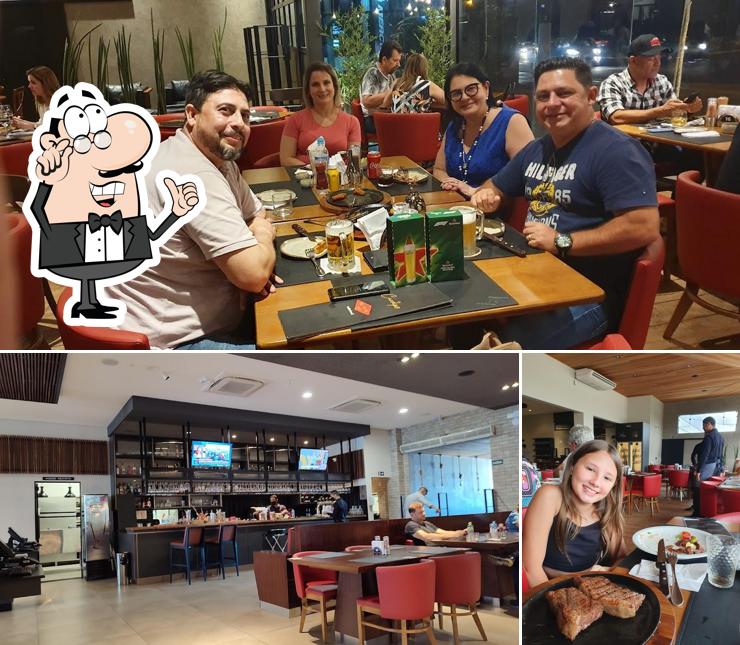 Sente em uma das mesas no Beef Company Steakhouse & Grill