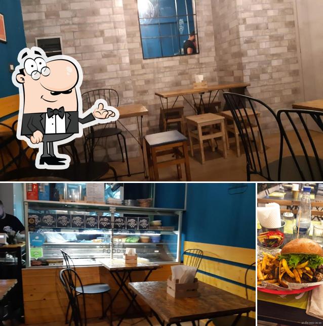 Questa è la foto che mostra la interni e cibo di Burger House 99